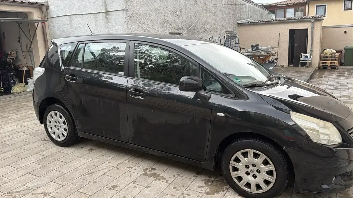 Gebraucht Toyota Verso 150 PS (110 kW) 2009 Schwarz Van / Kleinbus