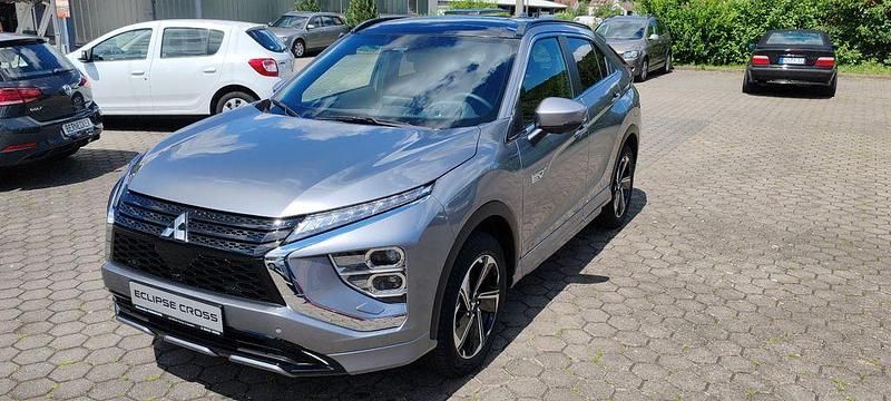 Grau Gebraucht 2022 Mitsubishi Eclipse Cross Top SUV | 24.990 € (Fairer Preis) - Bild 1/4