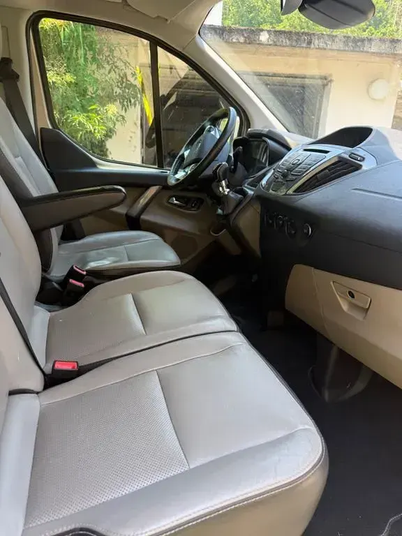 Gebraucht Ford Tourneo 155 PS (114 kW) 2014 Beige Van / Kleinbus