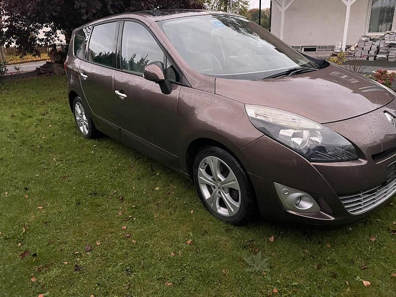 Gebraucht Renault Mégane III 131 PS (96 kW) 2010 Braun Limousine