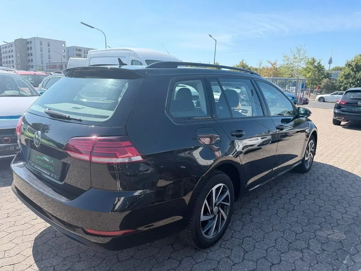 Gebraucht VW Golf VII Trendline 116 PS (85 kW) 2019 Schwarz Kombi