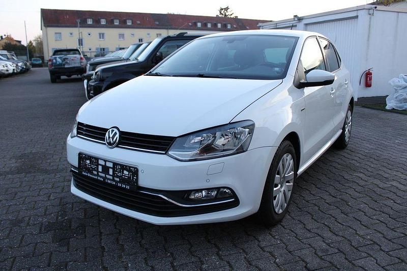 Weiß Gebraucht 2015 VW Polo LOUNGE Limousine | 10.999 € (Fairer Preis) - Bild 1/4