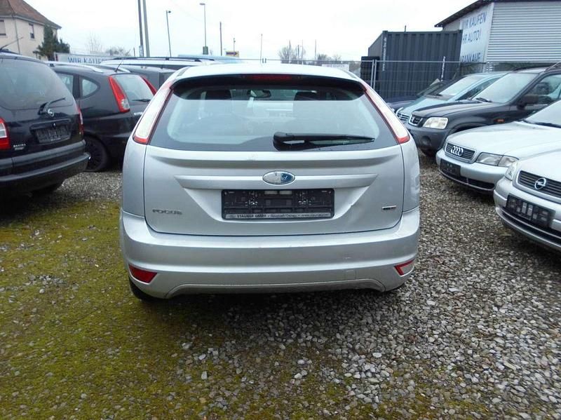 Gebraucht Ford Focus Style 90 PS (66 kW) 2008 Silber Limousine