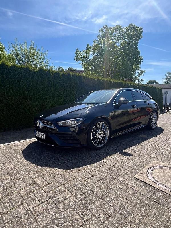 Schwarz Gebraucht 2020 Mercedes CLA220 Shooting Brake AMG Kombi | 18.500 € (Fairer Preis) - Bild 1/4