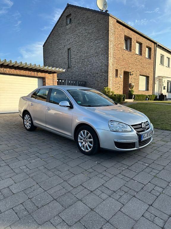 Silber Gebraucht 2007 VW Jetta Comfortline Limousine | 4.700 € (Fairer Preis) - Bild 1/4
