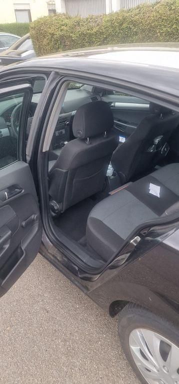 Gebraucht Opel Astra 105 PS (77 kW) 2005 Schwarz Limousine