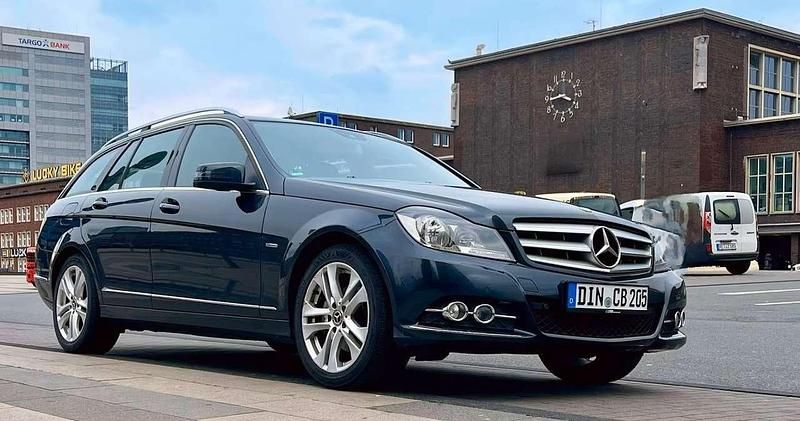 Gebraucht Mercedes C250 204 PS (150 kW) 2011 Schwarz Kombi