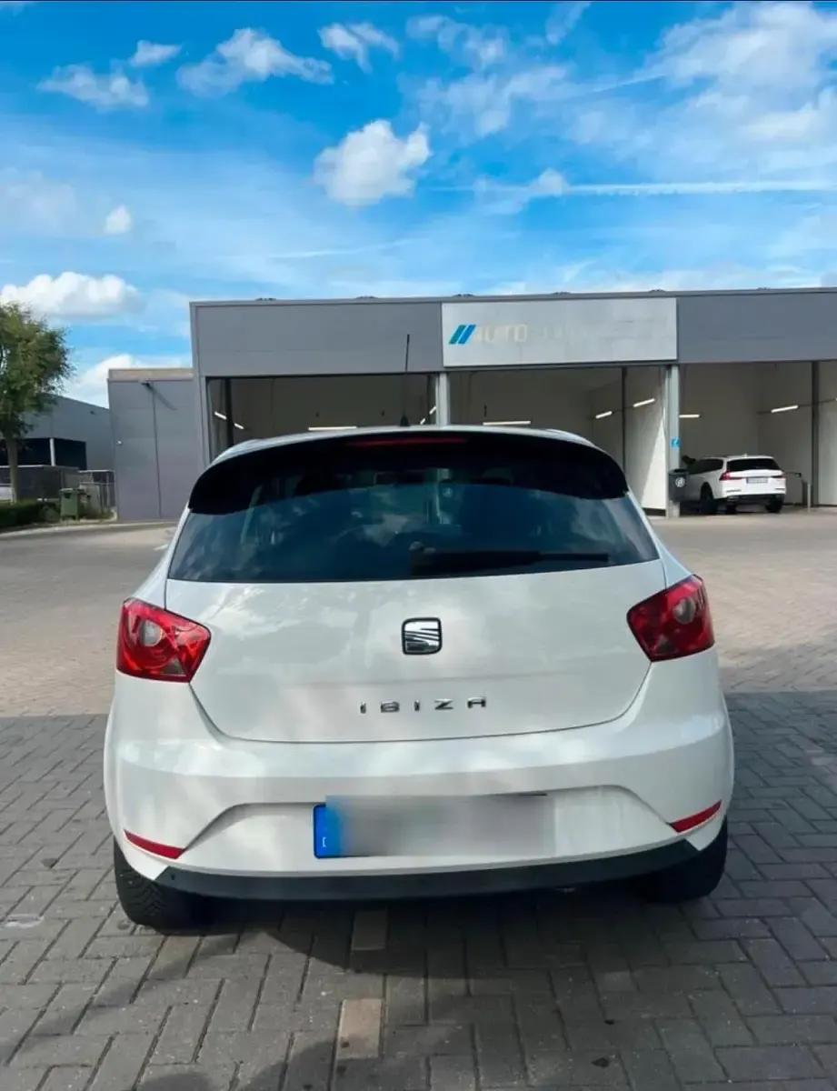 Gebraucht Seat Ibiza 75 PS (55 kW) 2012 Weiß Kleinwagen
