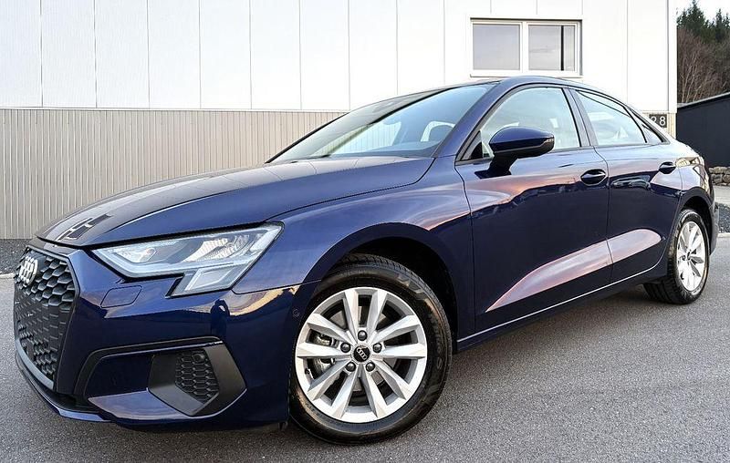 Blau Gebraucht 2022 Audi A3 Limousine | 23.480 € (Superpreis) - Bild 1/4