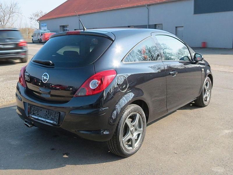 Gebraucht Opel Corsa Satellite 87 PS (63 kW) 2011 Saphirschwarz mineraleffekt Kleinwagen