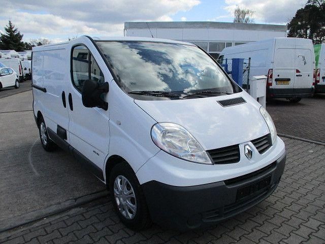 Gebraucht Renault Trafic 116 PS (85 kW) 2008 Weiß Van / Kleinbus