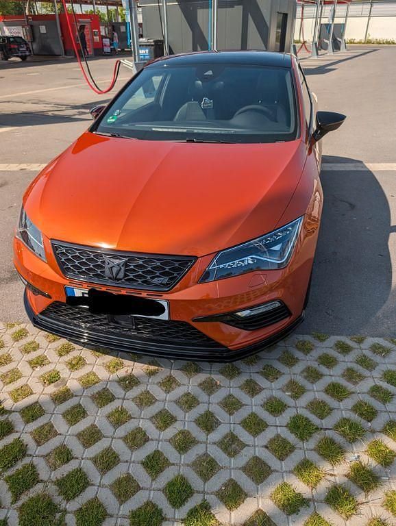 Orange Gebraucht 2018 Cupra Leon Limousine | 21.900 € (Fairer Preis) - Bild 1/4