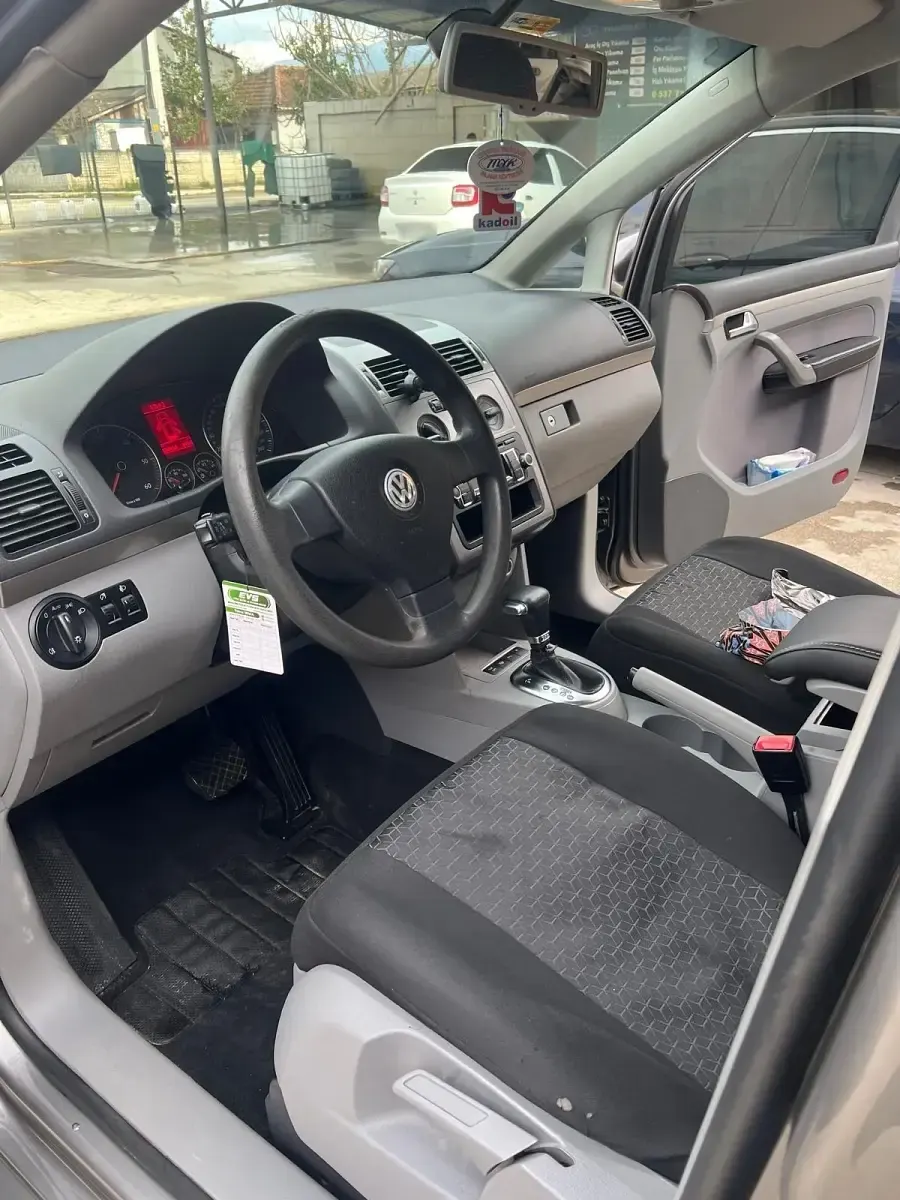 Gebraucht VW Touran 105 PS (77 kW) 2009 Braun Van / Kleinbus
