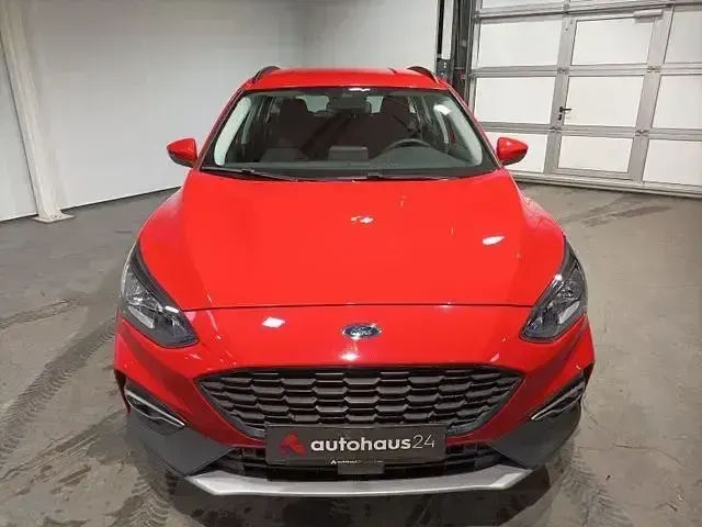Begagnad Ford Focus 182 HK (133 kW) 2022 Röd Sedan