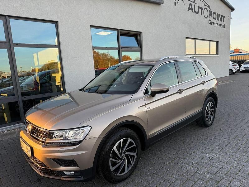 Beige Gebraucht 2018 VW Tiguan Join SUV | 19.490 € (Etwas zu teuer) - Bild 1/4