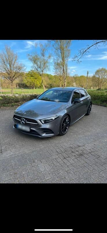 Grau Gebraucht 2018 Mercedes A200 AMG Limousine | 25.500 € (Fairer Preis) - Bild 1/4