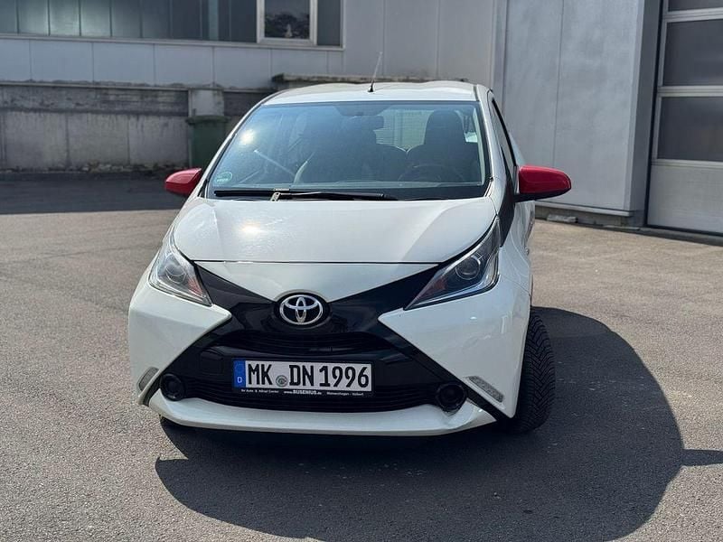 Gebraucht Toyota Aygo 69 PS (50 kW) 2017 Weiß Kleinwagen