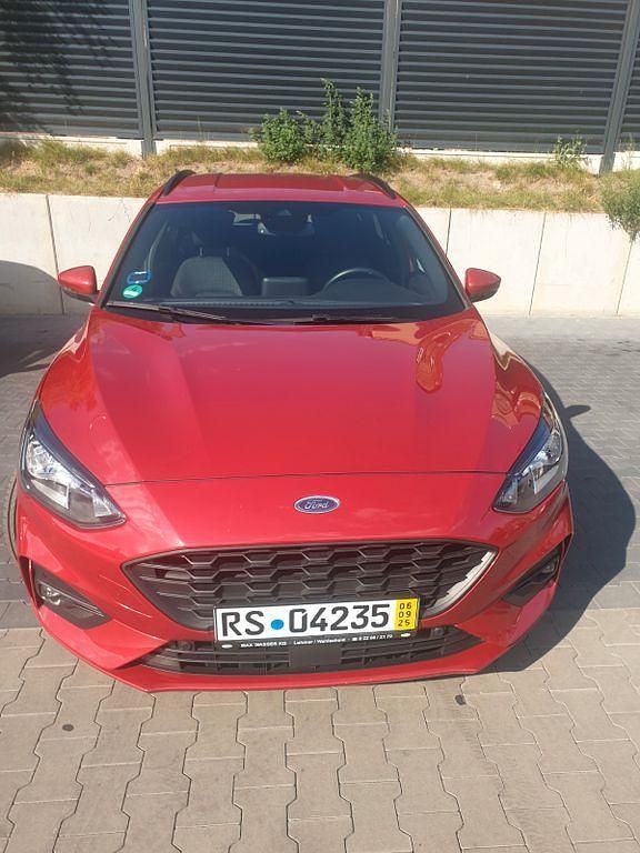 Rot Gebraucht 2021 Ford Focus ST-Line X Limousine | 13.900 € (Guter Preis) - Bild 1/4