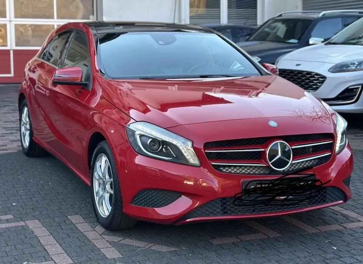 Gebraucht Mercedes A200 136 PS (100 kW) 2014 Rot Limousine