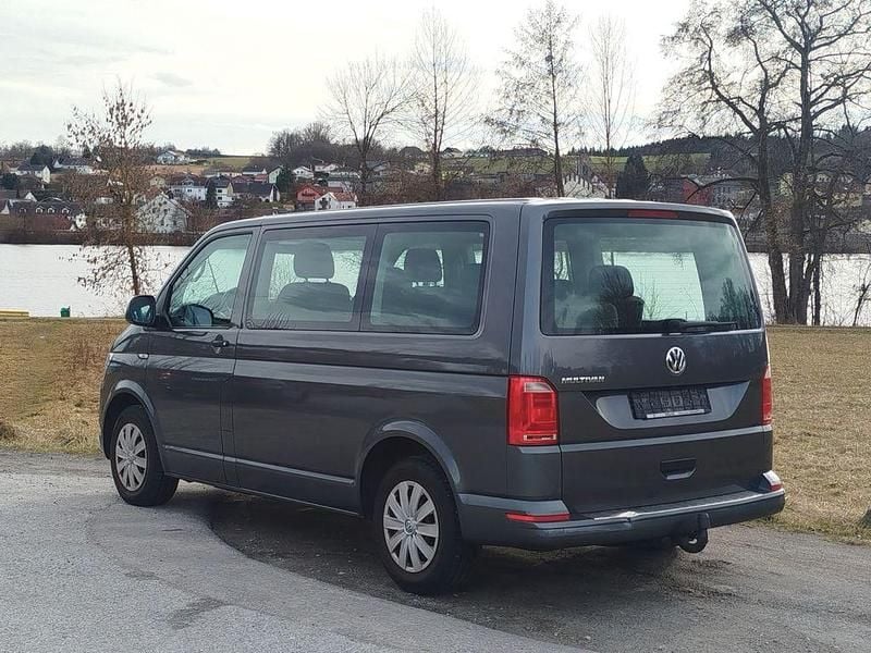 Gebraucht VW Multivan 150 PS (110 kW) 2019 Grau Van