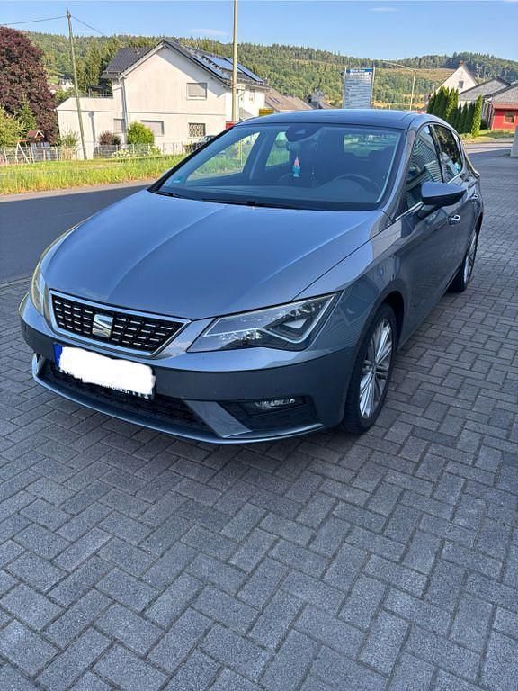 Grau Gebraucht 2017 Seat Leon Limousine | 14.800 € (Fairer Preis) - Bild 1/4