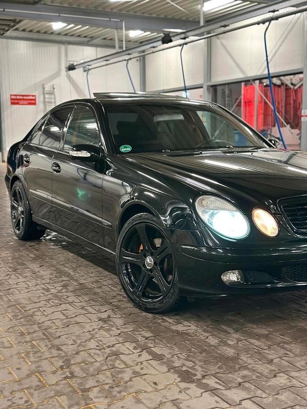 Gebraucht Mercedes E220 150 PS (110 kW) 2005 Schwarz Limousine