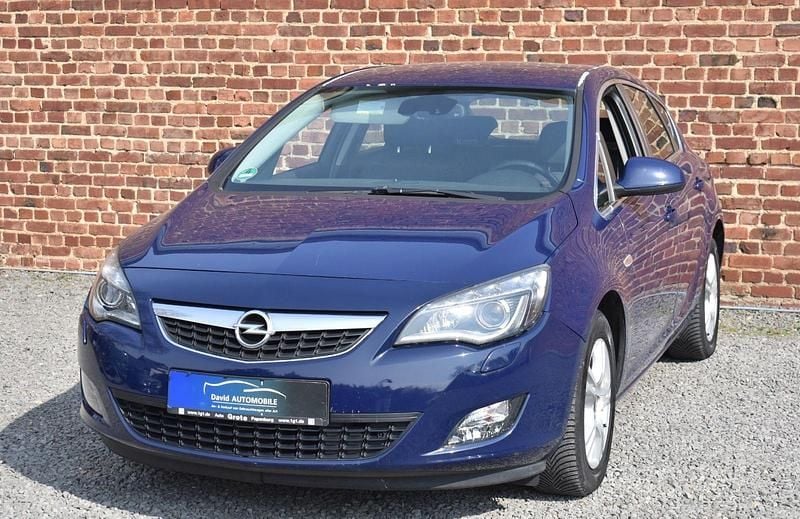 Gebraucht Opel Astra 179 PS (131 kW) 2010 Blau Limousine