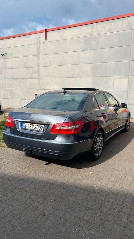 Gebraucht Mercedes E220 Avantgarde 170 PS (125 kW) 2011 Grau Limousine