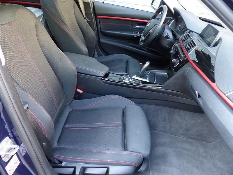 Gebraucht BMW 318 Sport Line 150 PS (110 kW) 2019 Blau Kombi