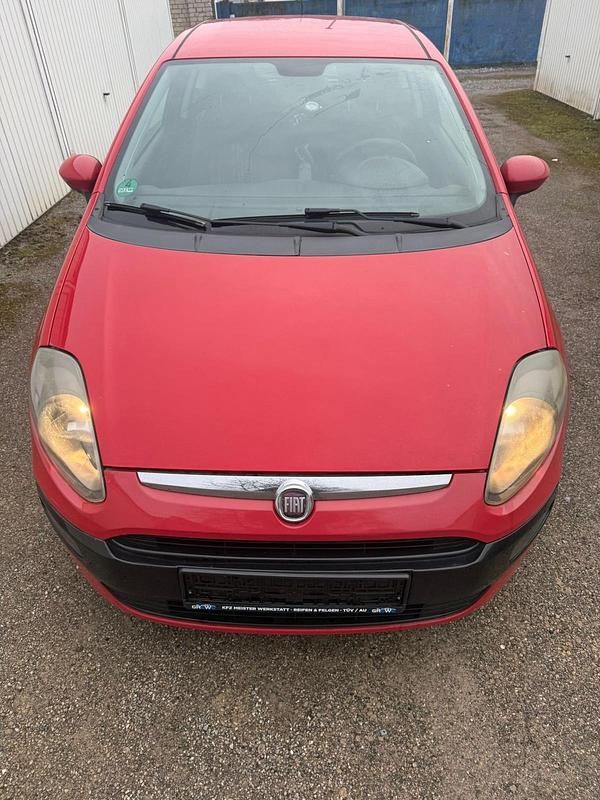 Rot Gebraucht 2011 Fiat Punto Kleinwagen | 2.300 € - Bild 1/4