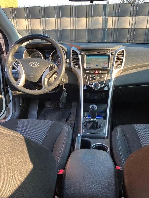 Gebraucht Hyundai i30 Style 110 PS (80 kW) 2017 Weiß Kombi