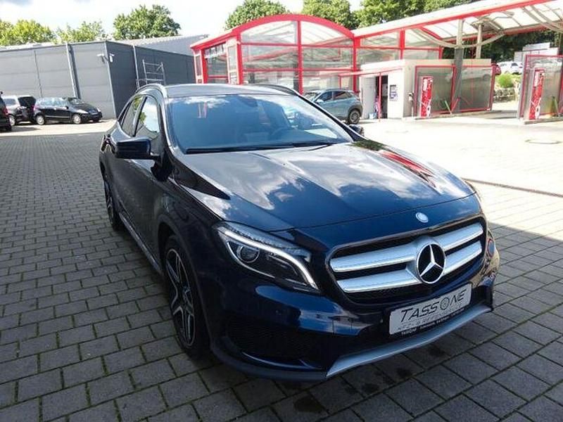 Gebraucht Mercedes GLA220 AMG line 177 PS (130 kW) 2016 Blau SUV