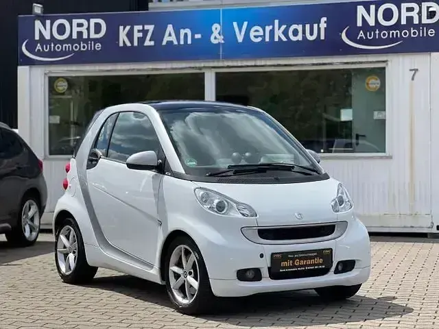 Gebraucht Smart ForTwo Coupé 90 PS (66 kW) 2011 Weiß Coupé