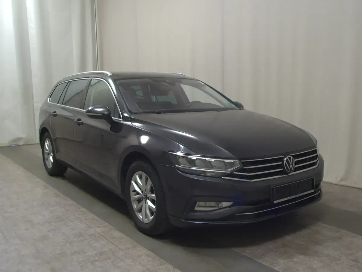 Gebraucht VW Passat Business 150 PS (110 kW) 2021 Mangangraumetallic Kombi