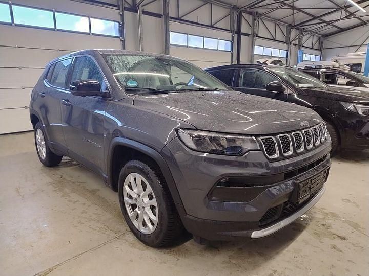 Grau Gebraucht 2024 Jeep Compass Altitude SUV | 22.949 € (Superpreis) - Bild 1/4