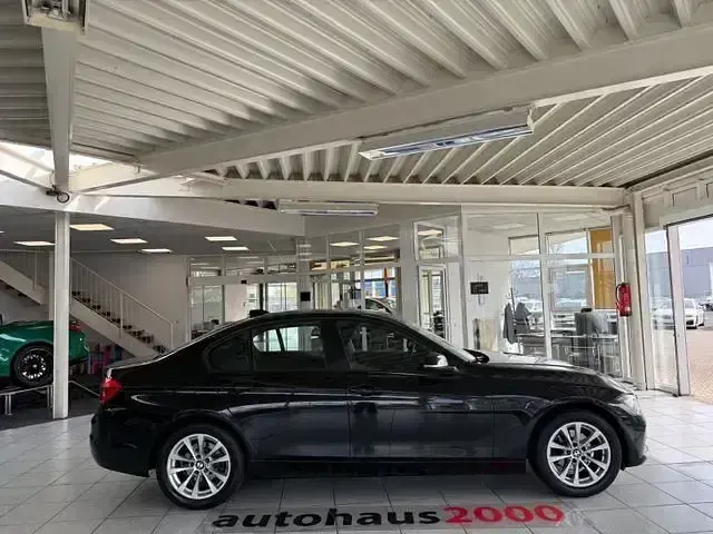 Gebraucht BMW 320 Sport Line 184 PS (135 kW) 2018 Schwarz Limousine