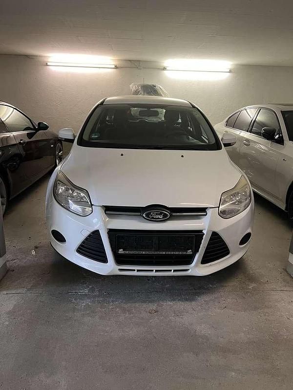 Gebraucht Ford Focus Trend 116 PS (85 kW) 2011 Weiß Kombi