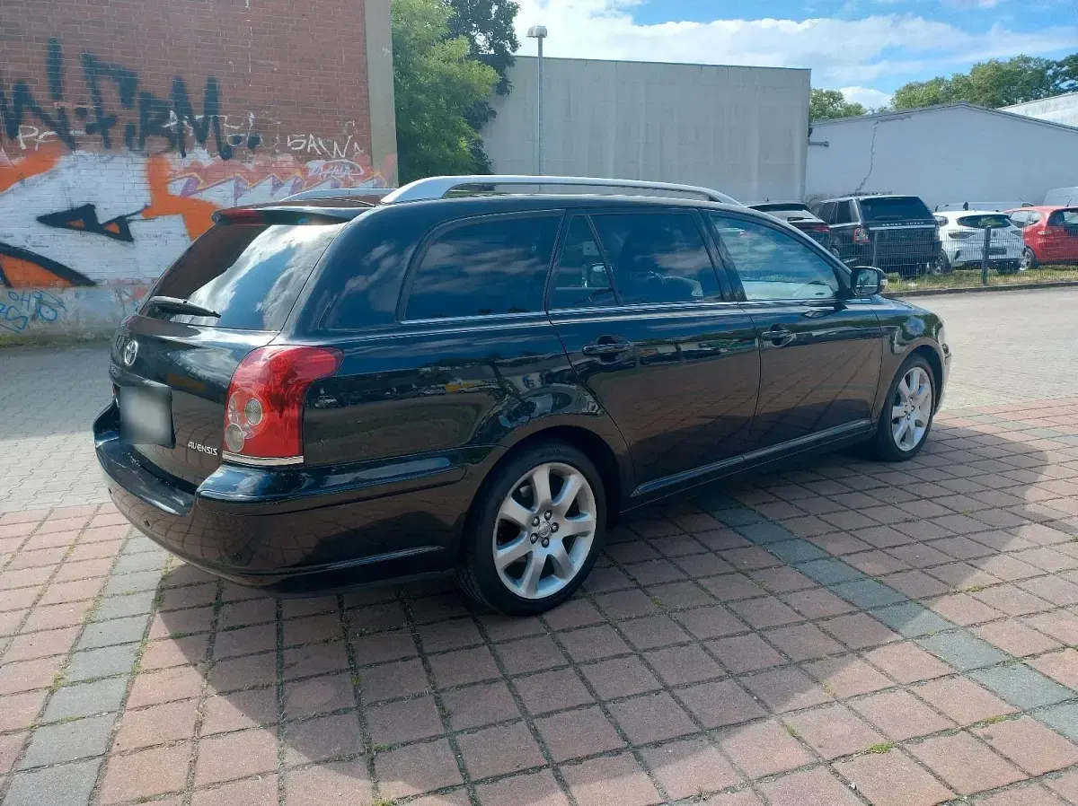 Gebraucht Toyota Avensis T2 150 PS (110 kW) 2008 Schwarz Kombi