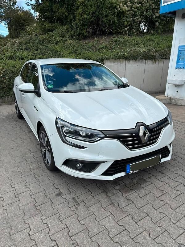 Weiß Gebraucht 2016 Renault Mégane III Bose Edition Limousine | 11.000 € - Bild 1/4