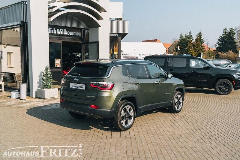 Gebraucht Jeep Compass Limited 170 PS (125 kW) 2018 Olive green/ dach schwarz (metallic) SUV