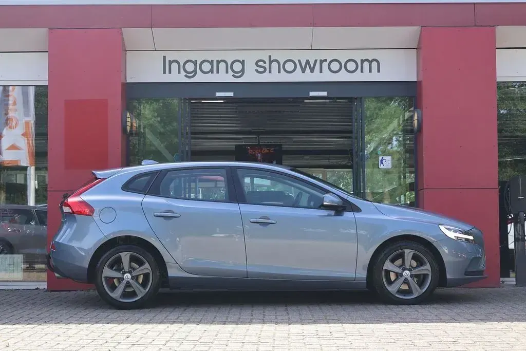 Gebraucht Volvo V40 154 PS (113 kW) 2017 Blau Limousine