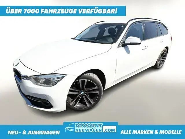 Alpinweiss Gebraucht 2018 BMW 318 Sport Line Kombi | 21.618 € (Fairer Preis) - Bild 1/4