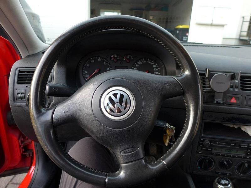 Gebraucht VW Bora Basis 101 PS (74 kW) 1999 Rot Limousine