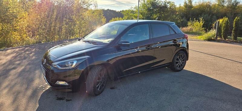 Schwarz Gebraucht 2016 Hyundai i20 Active Limousine | 7.200 € (Fairer Preis) - Bild 1/4