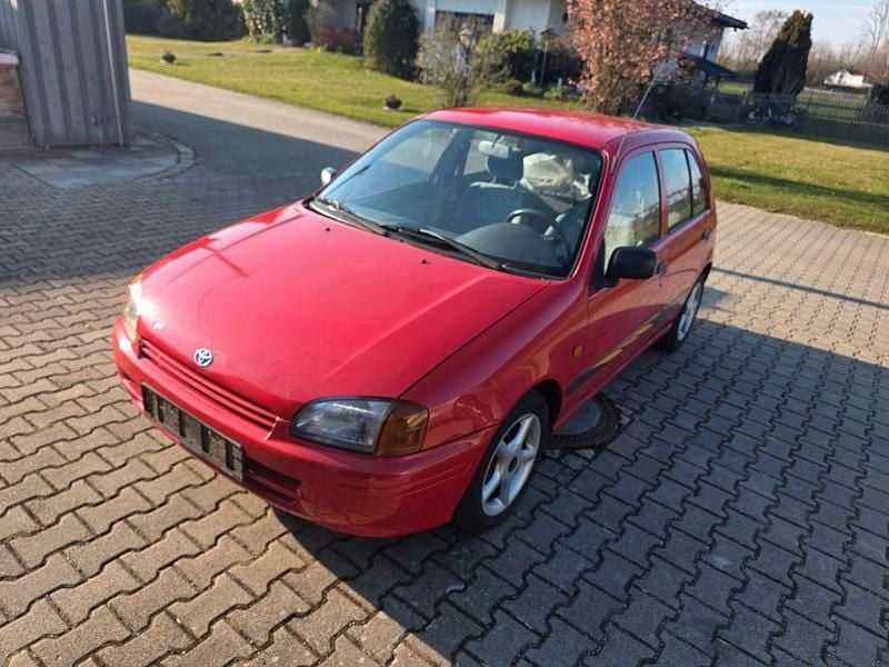 Gebraucht Toyota Starlet 75 PS (55 kW) 1996 Rot Kleinwagen