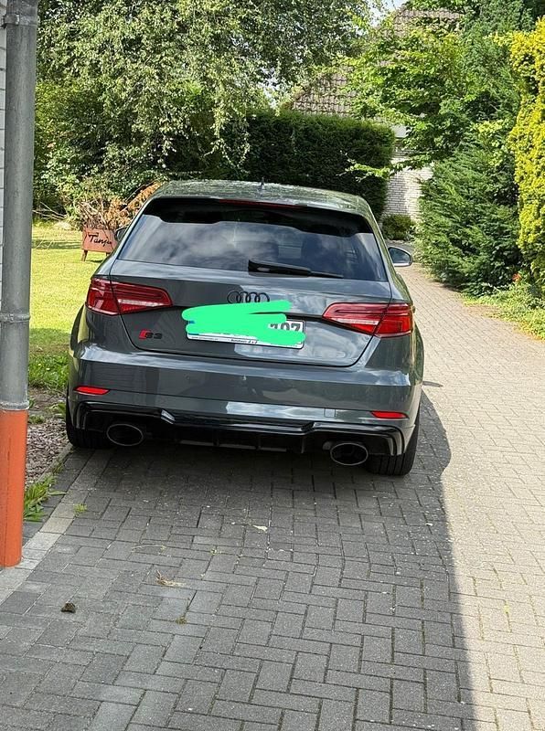 Grau Gebraucht 2016 Audi S3 Limousine | 23.000 € (Fairer Preis) - Bild 1/4