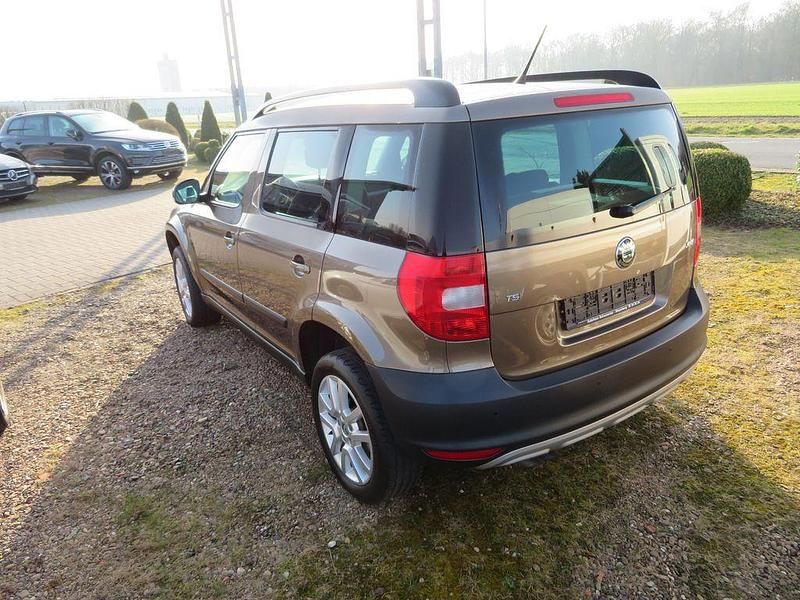 Gebraucht Skoda Yeti Plus Edition 122 PS (89 kW) 2012 Braun SUV