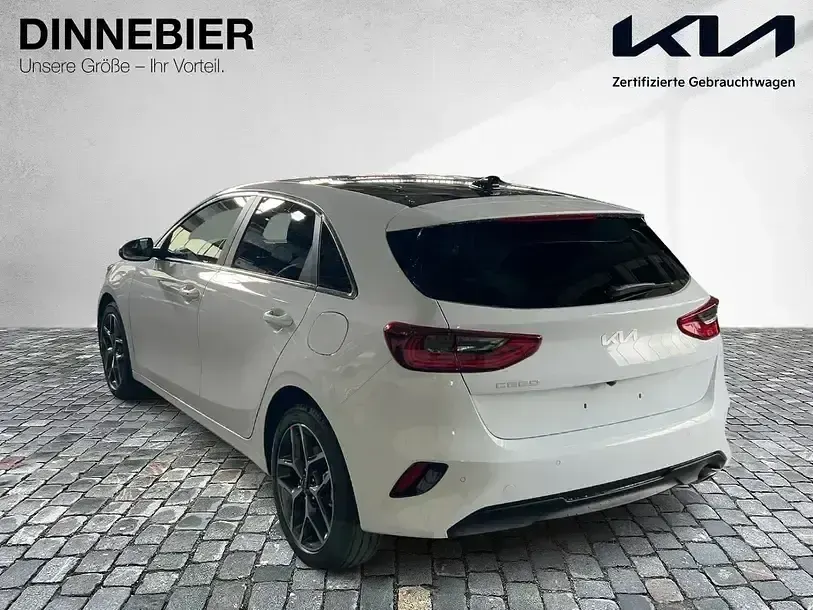 Neu Kia Ceed Platinum 140 PS (102 kW) 2025 Carraraweiss Kleinwagen