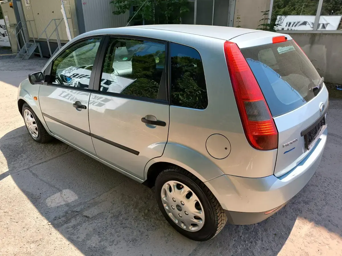 Gebraucht Ford Fiesta 80 PS (58 kW) 2005 Silber Kleinwagen