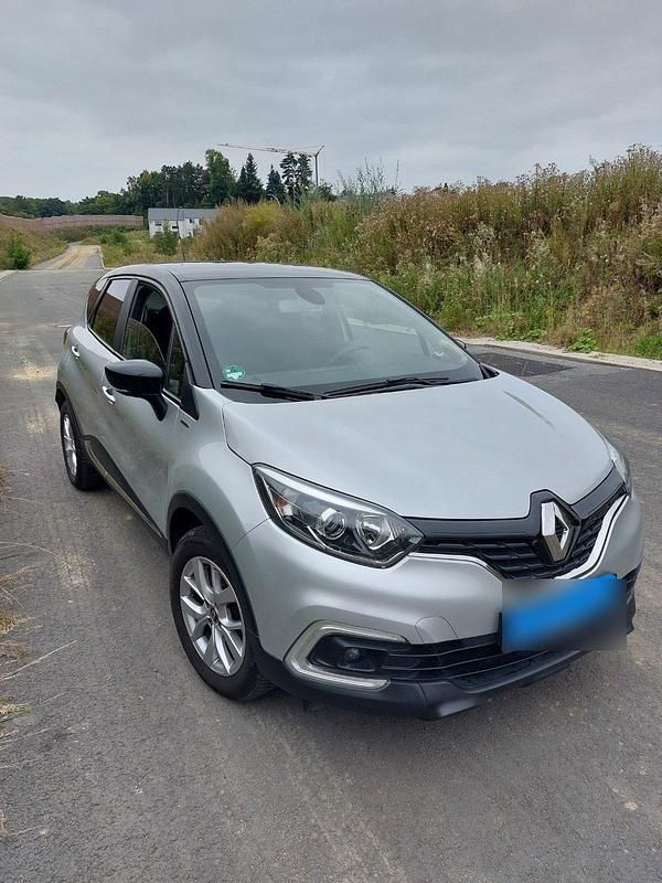 Grau Gebraucht 2020 Renault Captur Intens SUV | 12.495 € (Superpreis) - Bild 1/4